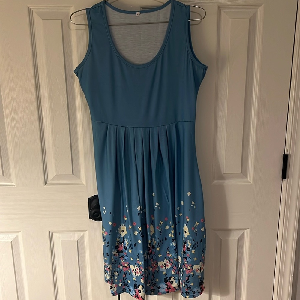 Midi dress (no designer name tag, bought on Amazon). Size M. Washed-never worn.